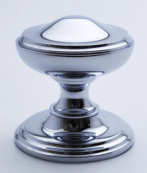 Large 125mm center door knob available in polished brass, polished chrome, and satin chrome finishes. Adds grandeur and elegance to residential or commercial entrances with durable, high-quality craftsmanship.